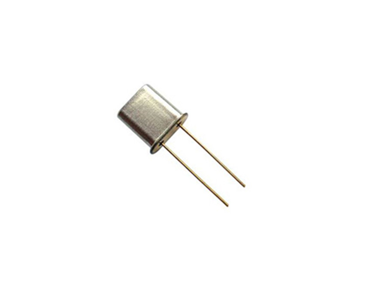 UM-1 quartz crystal oscillator